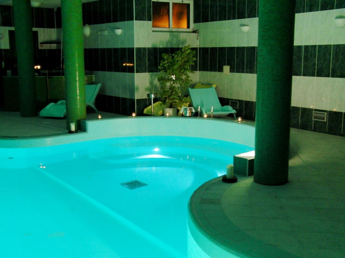 Wellness Hotel Kastiel Jaslovske Bohunice Luaran gambar